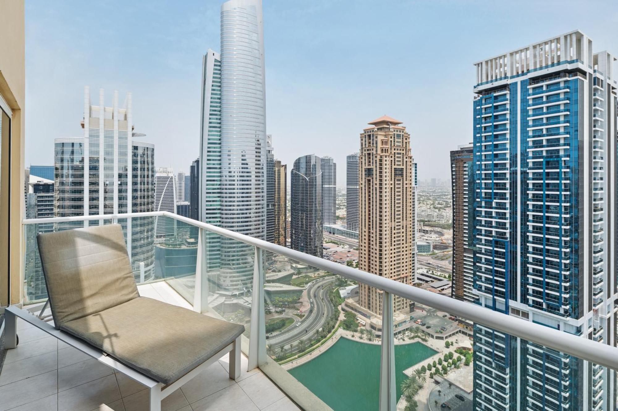 Modern & Spacious 2-Bed Condo With Panoramic Lake Views, Dual Balconies, Steps From Dubai Jlt Metro By "La Buena Vida Holiday Homes" Exterior foto
