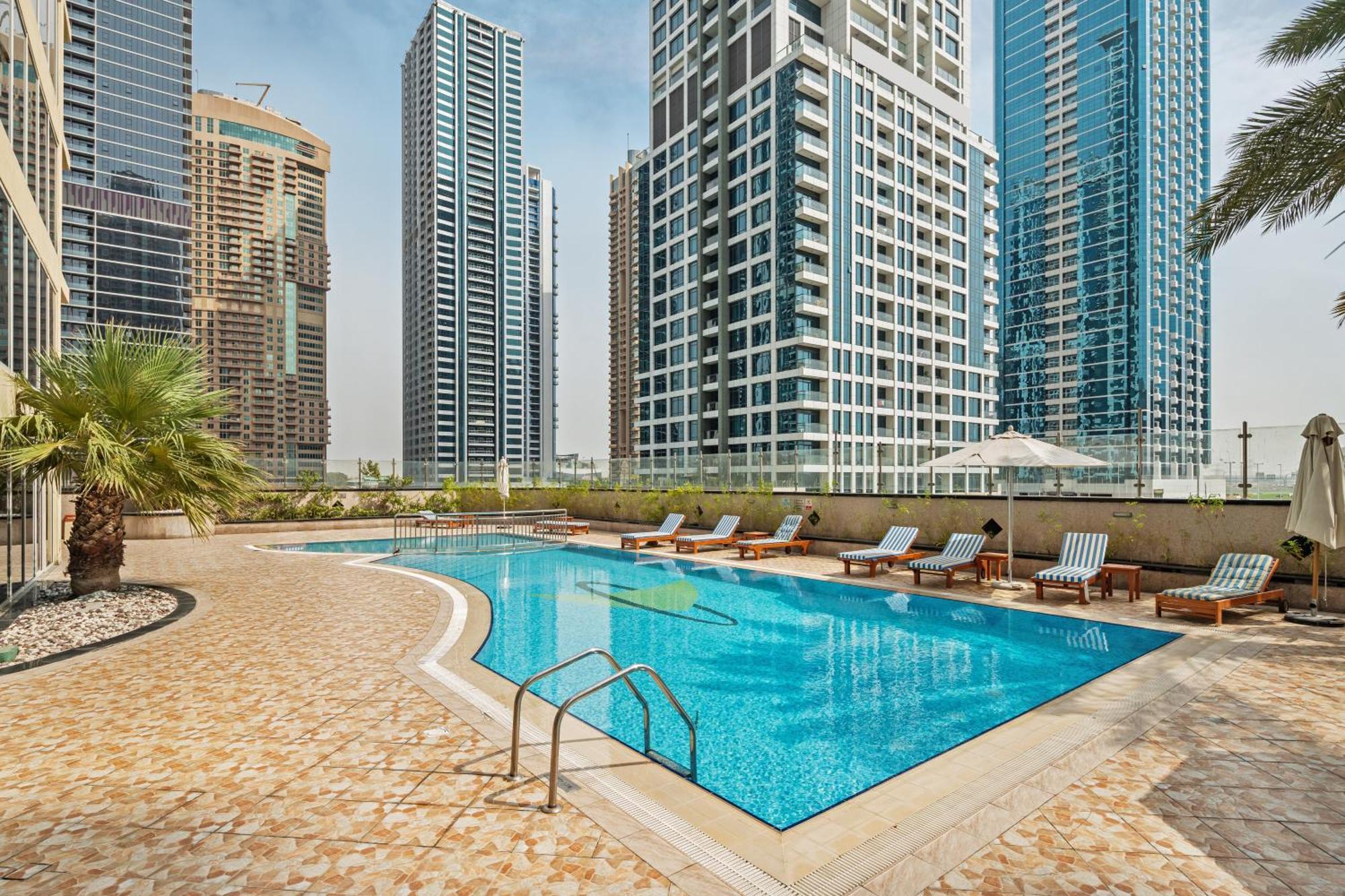 Modern & Spacious 2-Bed Condo With Panoramic Lake Views, Dual Balconies, Steps From Dubai Jlt Metro By "La Buena Vida Holiday Homes" Exterior foto