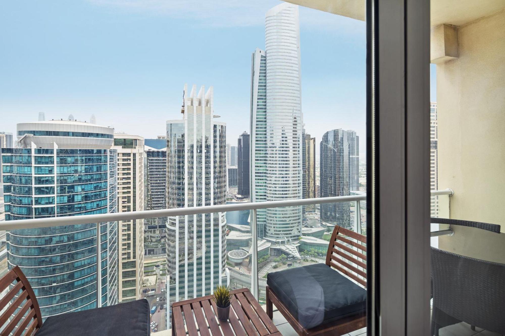 Modern & Spacious 2-Bed Condo With Panoramic Lake Views, Dual Balconies, Steps From Dubai Jlt Metro By "La Buena Vida Holiday Homes" Exterior foto