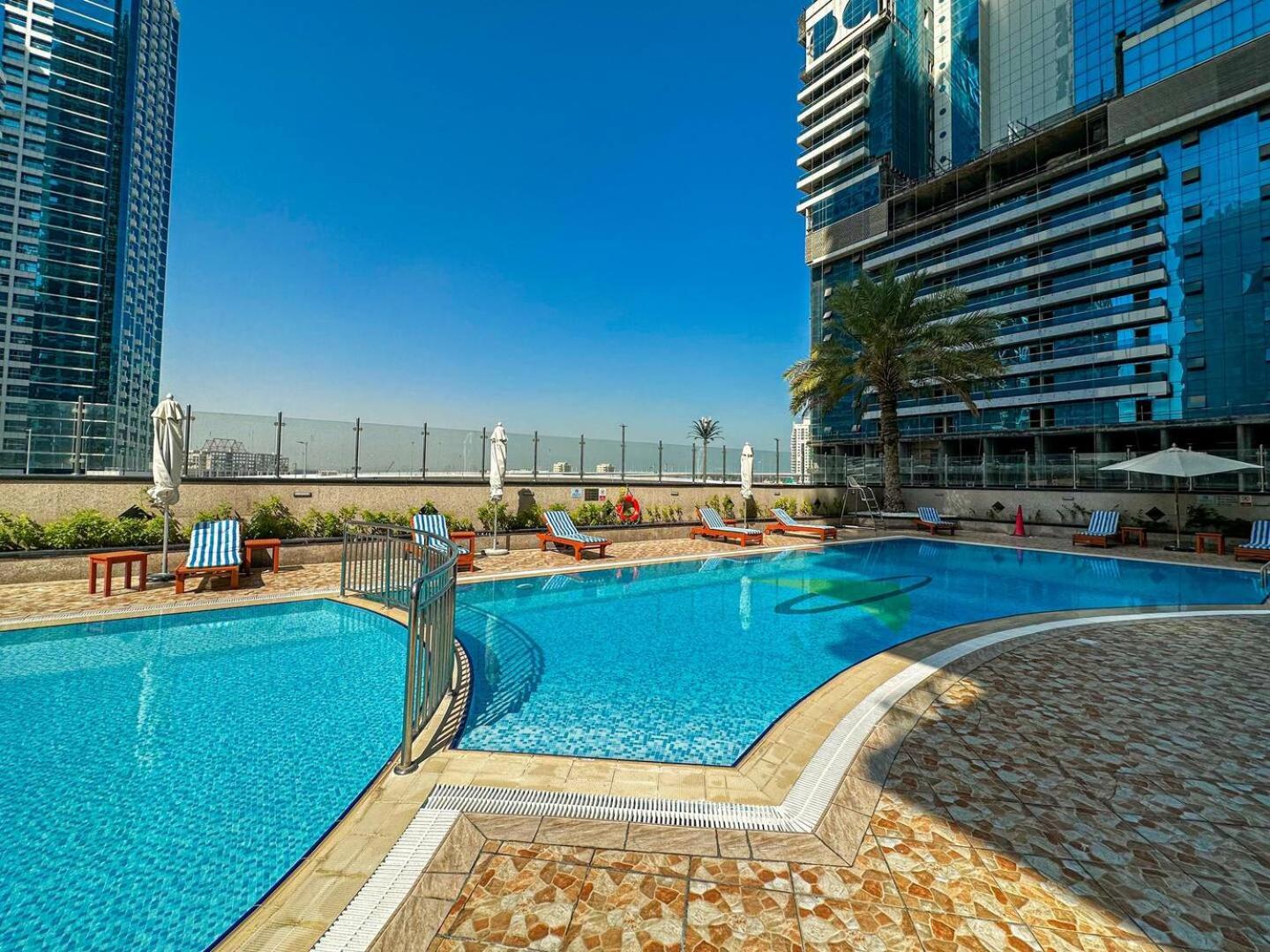 Modern & Spacious 2-Bed Condo With Panoramic Lake Views, Dual Balconies, Steps From Dubai Jlt Metro By "La Buena Vida Holiday Homes" Exterior foto